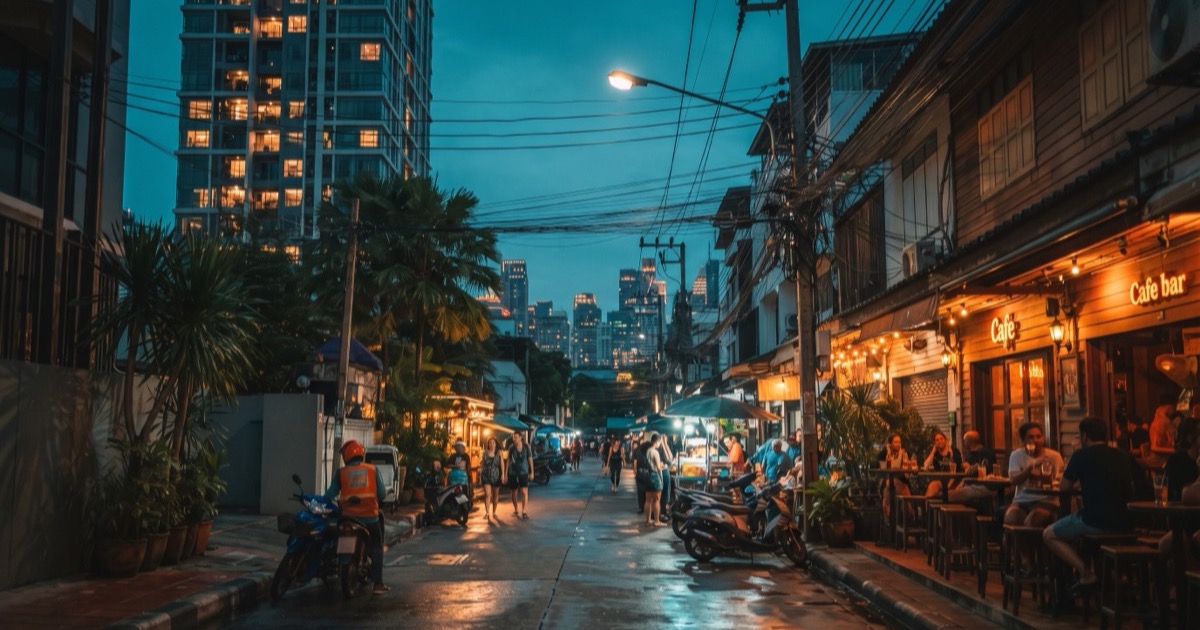 ซอยทองหล่อ 10 — ทะลุเอกมัย ร้านในซอย และชื่อซอยที่สับสน